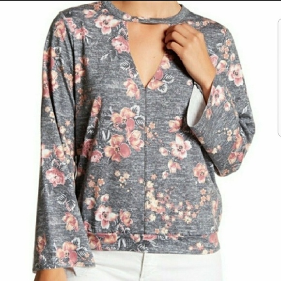 Gypsies & Moondust Cutout Bell Sleeve Blou… - Picture 8 of 8